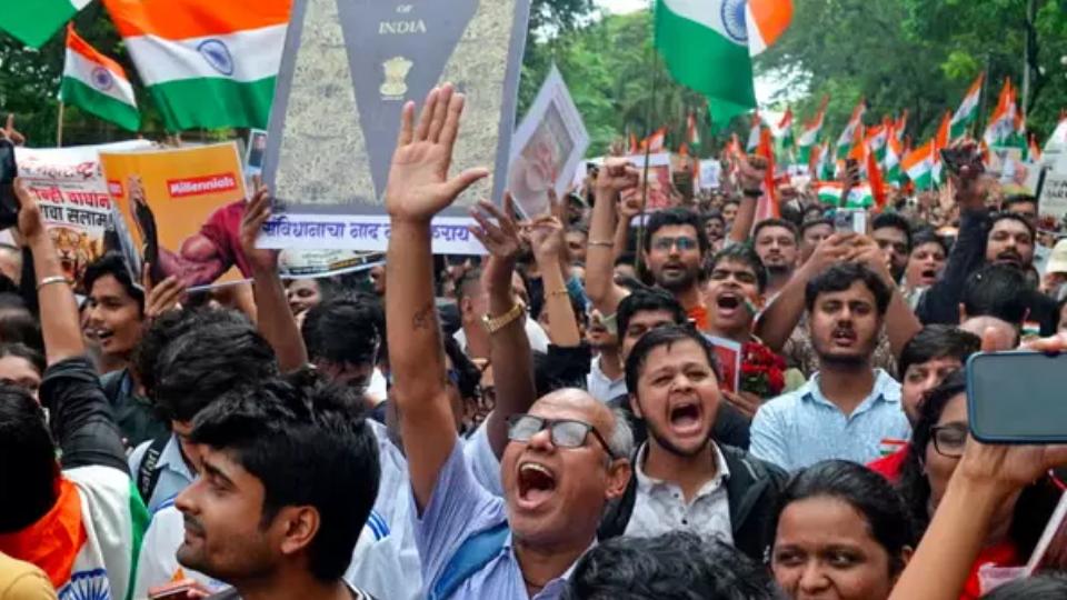 500+ Protesters, AAP Leaders Detained At Jantar Mantar Over SIR