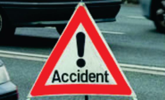 eightkilledtwoinjuredascarfallsintoroadsideditchinbihar
