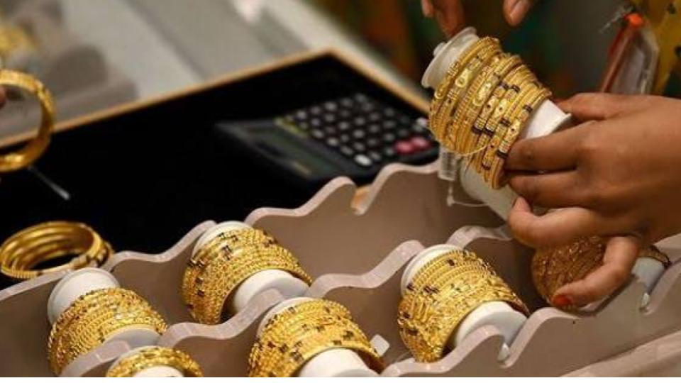 Gold prices fall for fourth straight session 