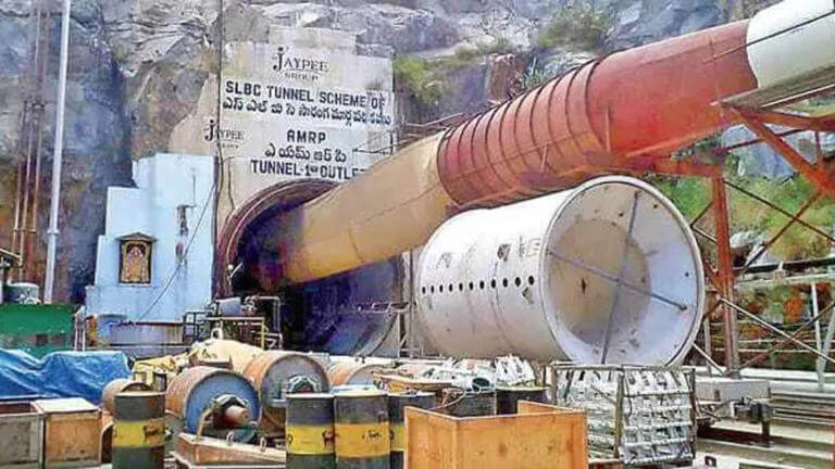 pmmodidialstocmrevanthreddyassuresallhelpinrescueeffortsofslbctunnelcollapsedinstate
