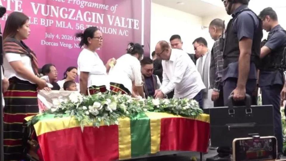 Manipur CM attends funeral of BJP MLA Vungzagin Valte in Churachandpur