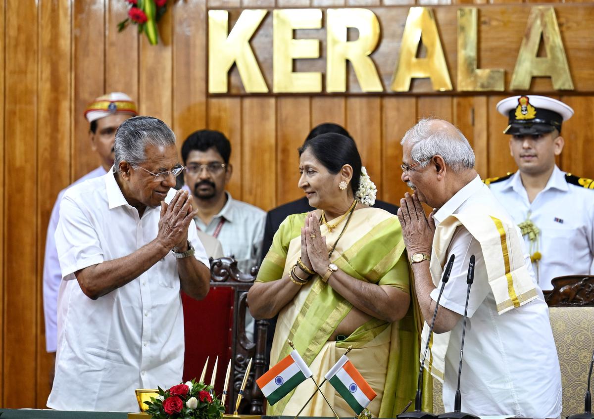 rajendravishwanatharlekarsworninaskerala’sgovernor
