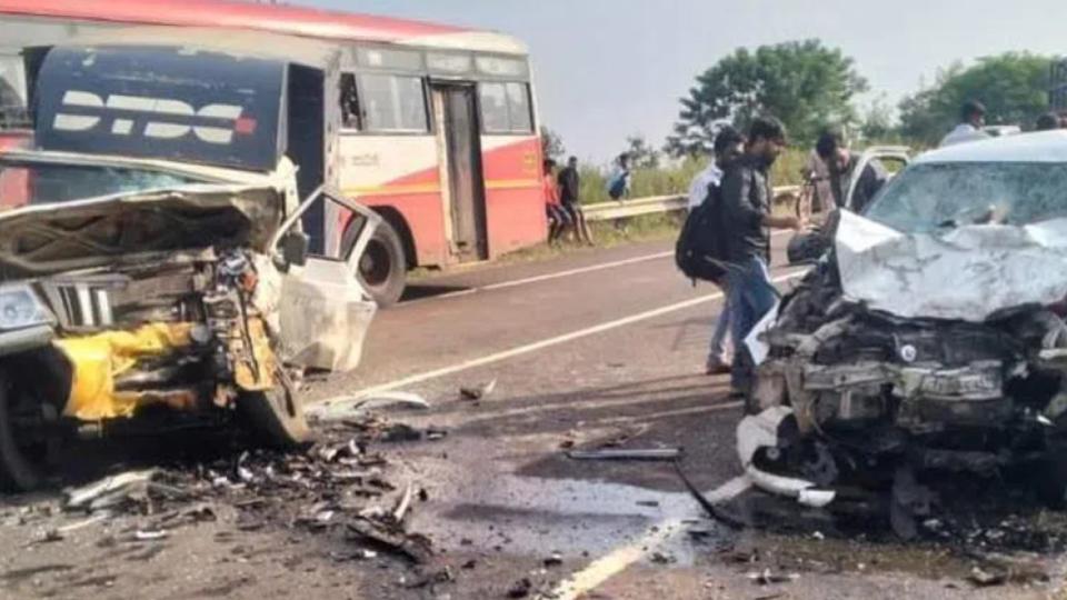 threepilgrimsoftelanganadiedinkarnatakaroadaccident