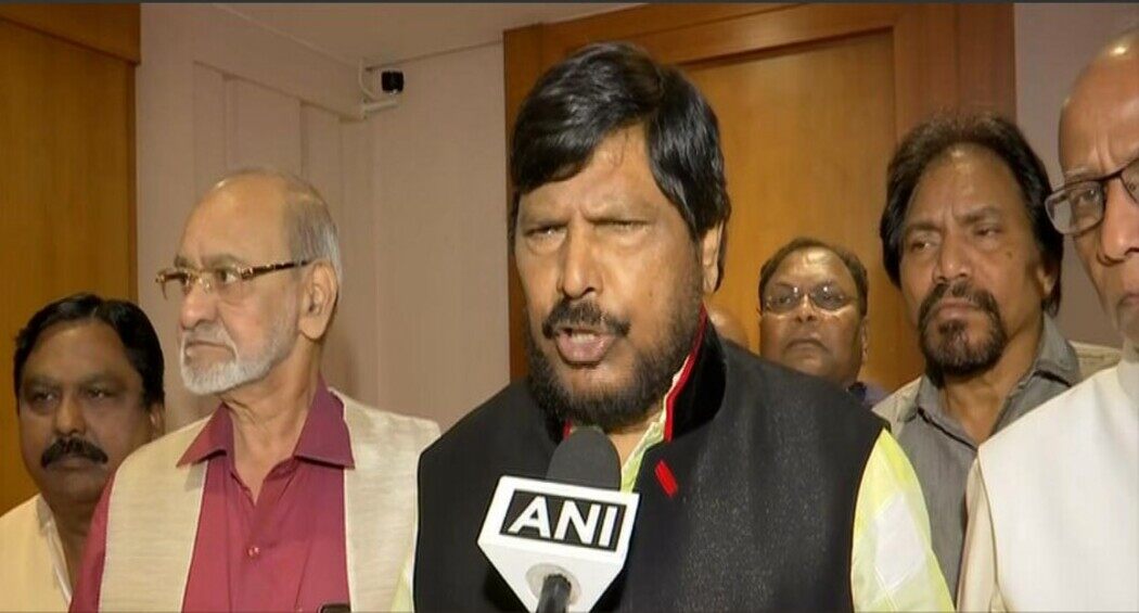 amitshahhasassuredmethatbjpshivsenawillformthegovtinmaharashtra:ramdasathawale