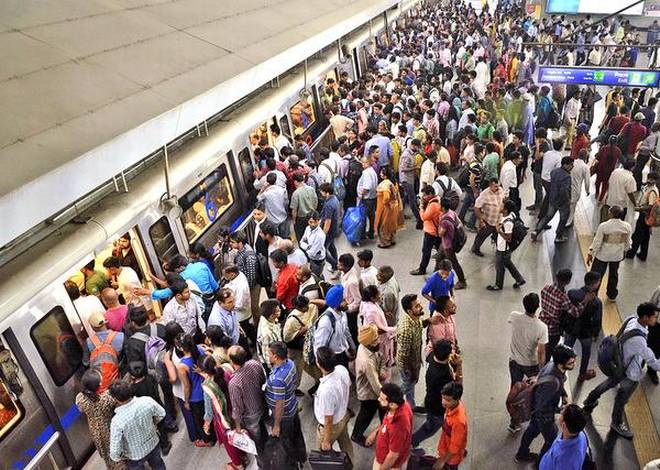 farehikebecomesdearer:delhimetrolost3lakhcommutersadayinoctober