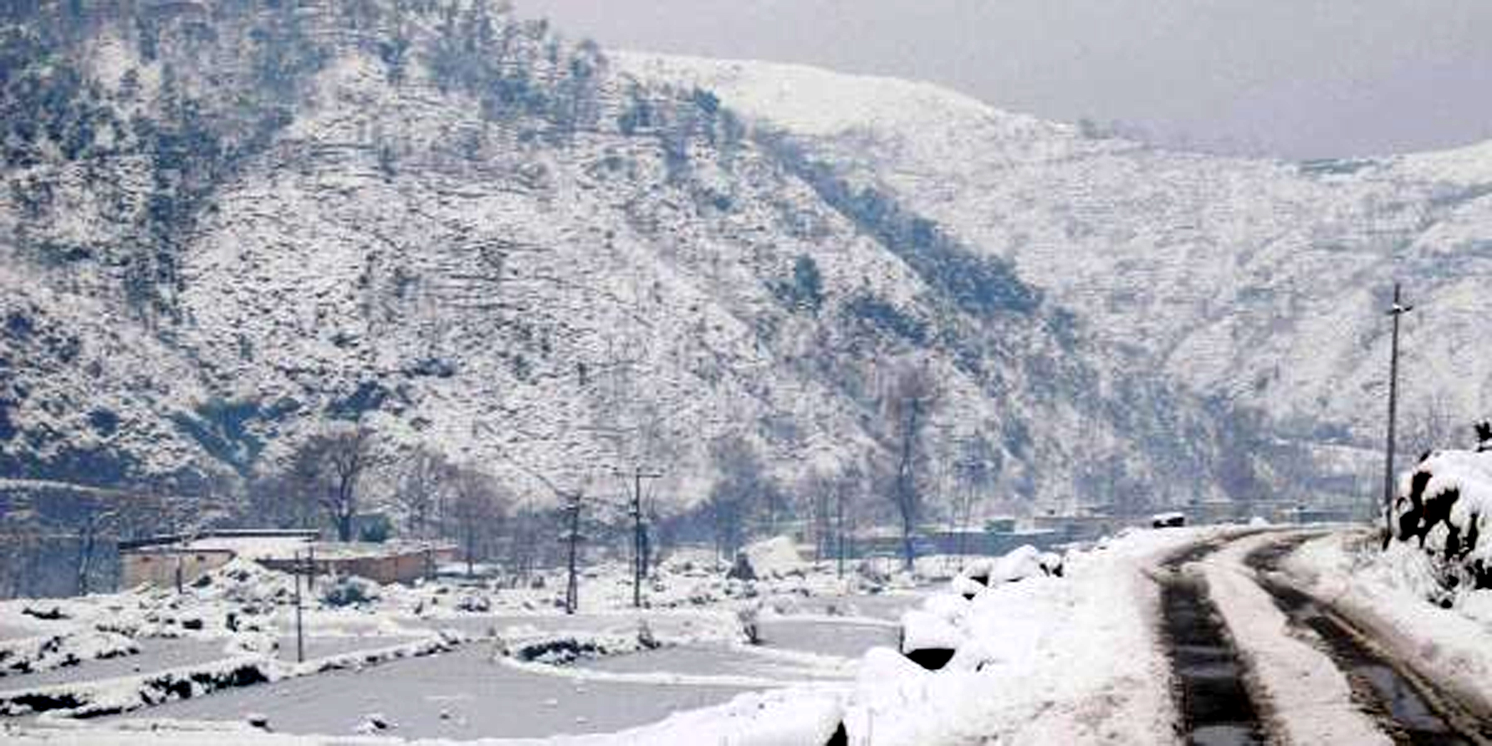 mughalroadofjkclosedafterfreshsnowfall