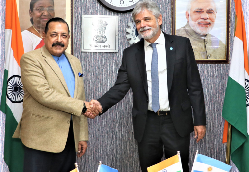 argentinasscienceministercallsonunionministerdrjitendrasingh;discussesbilateralcollaborationbetweentwocountries