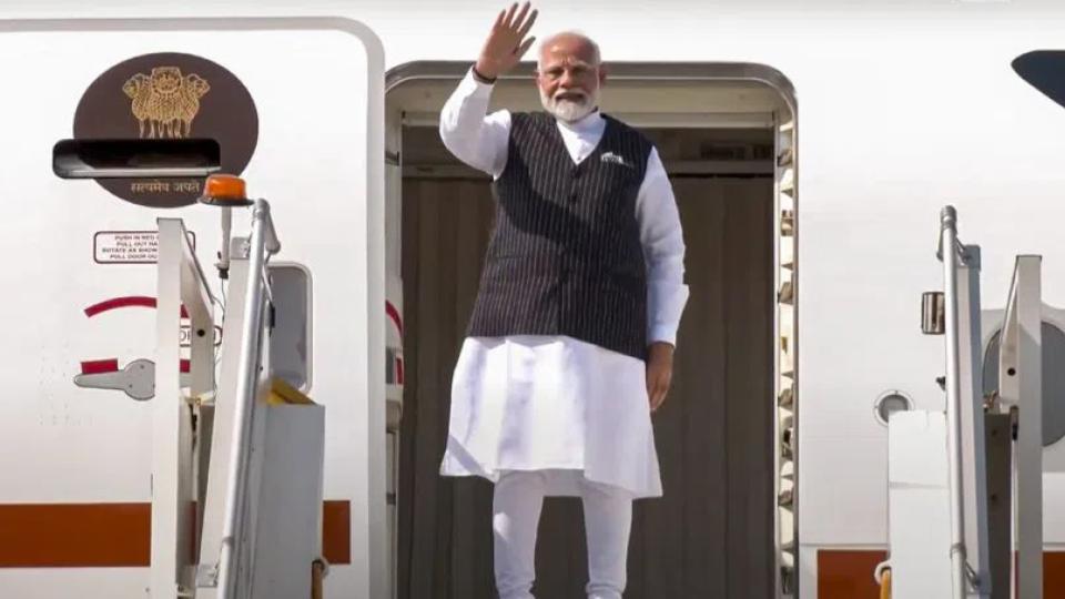 pmnarendramodiarrivesinpolandonhistoricvisit