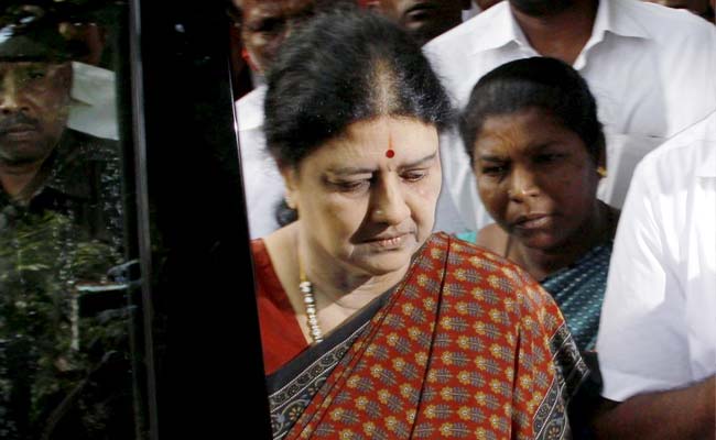 sasikalaleavesforbengalurutosurrendertoday