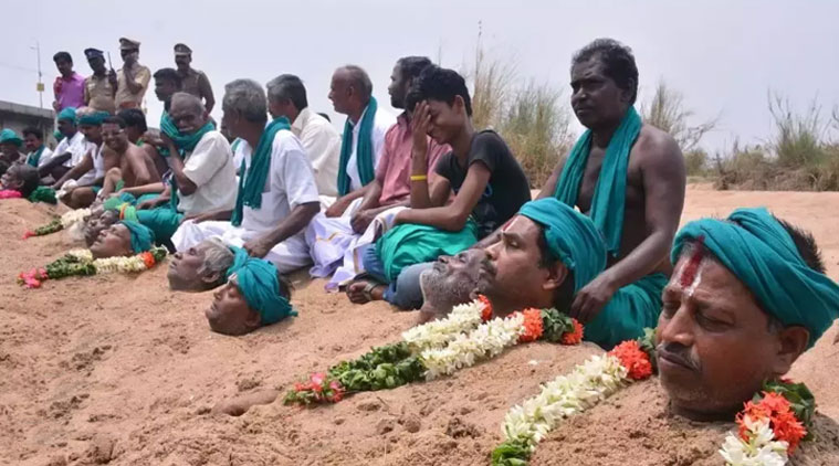 tamilnadu’sfarmerpartiallyburiedthemselvesinthesandonthebanksofthecauveryriver