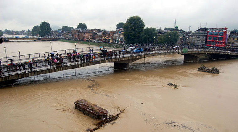 waterlevelinriverjhelumcrossesflooddeclarationmark
