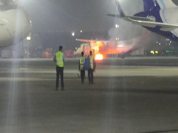 spicejetaircraftcatchesfireatdelhiairportduringenginemaintenanceworks