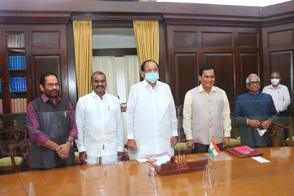 chairmanmvenkaiahnaiduadministersoathtonewlyelectedmembersofrajyasabhasarbanandasonowaldrlmurugan