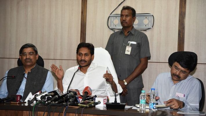 jaganmohanreddymeetsbureaucratspartyleaders
