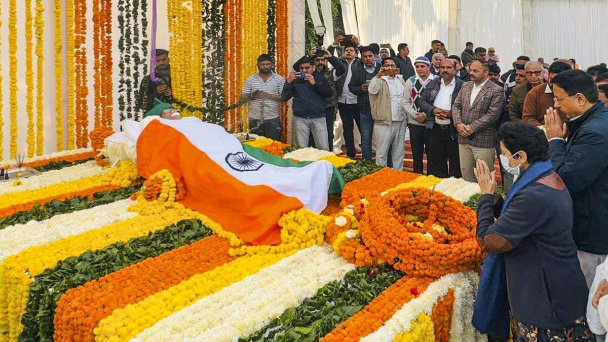 formerharyanacmomprakashchautalacrematedwithstatehonoursinsirsa