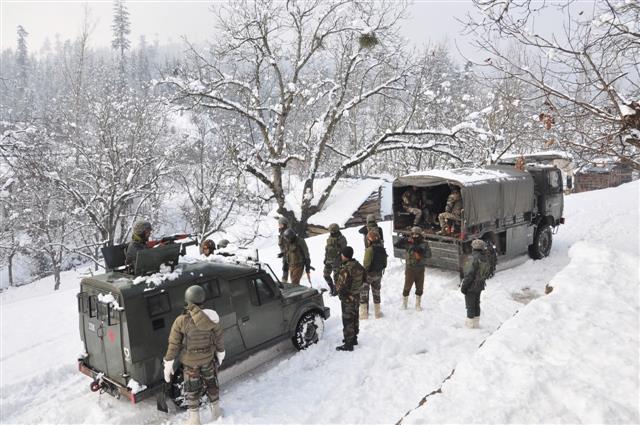 newyearrevellersthrongkashmir’shillstations