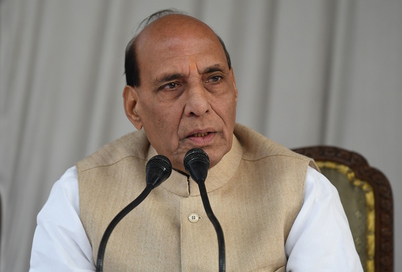 defenceministerreviewssecuritysituationinkashmirvalleywithtopofficials