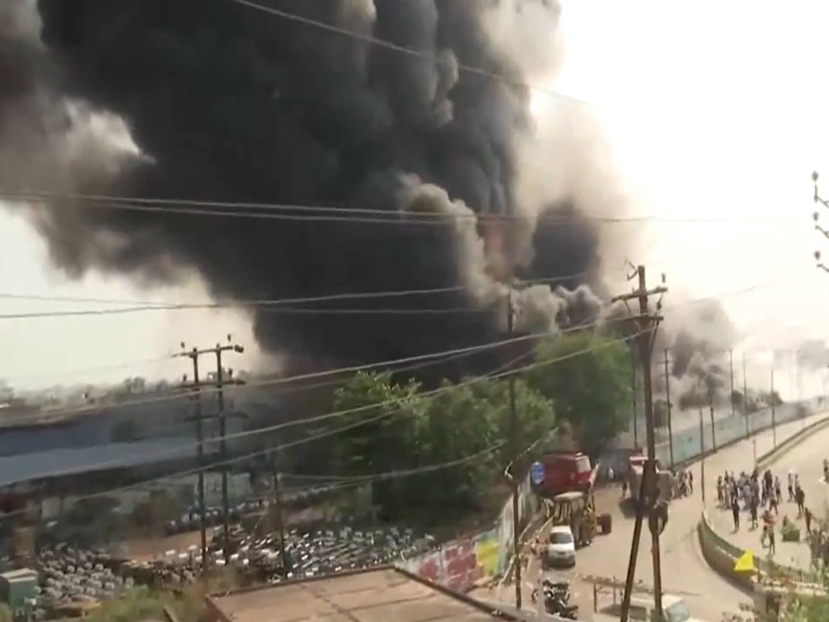 massivefirebreaksoutwithinsubdivisionpremisesofelectricitydepartmentinramnagarchhatisgarh