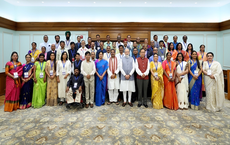 pmnarendramodiinteractswithwinnersofnationalteachers’award2023athisresidence