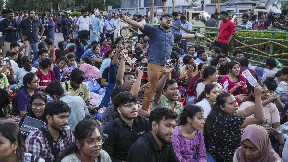 westbengaljuniordoctorsprotestoutsideswasthyabhawan