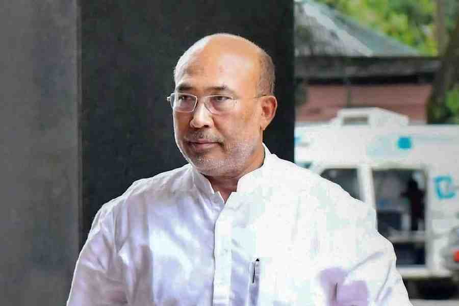 manipurcmnbirensinghannouncesconstructionof7000temporaryhousesforinternallydisplacedpersons