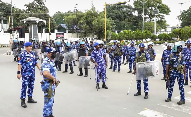 situationremainstenseafterclashesbetweenstudentspoliceinmanipur