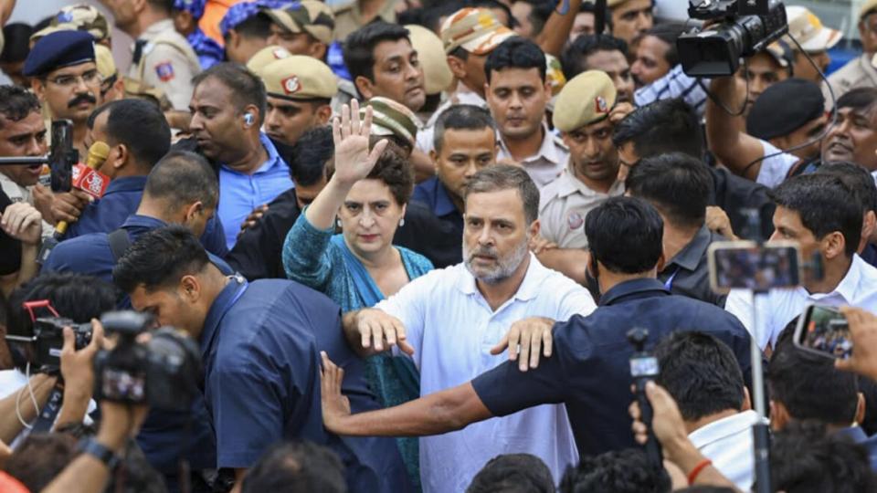FIR Against Rahul, Priyanka for Assaulting Police Personnel