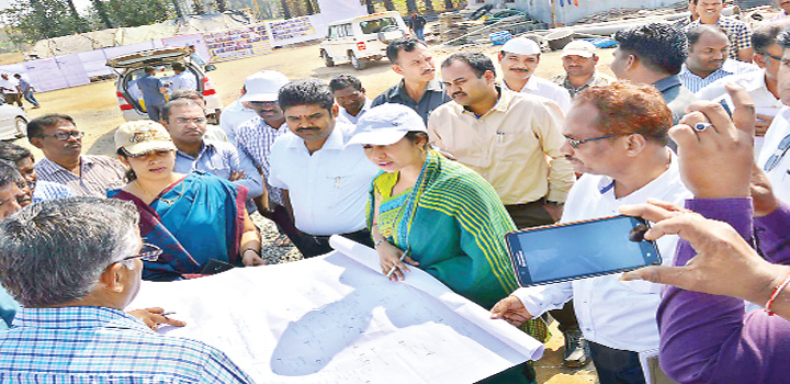 smitasabharwalinspectswatergridworksatpusurvillage
