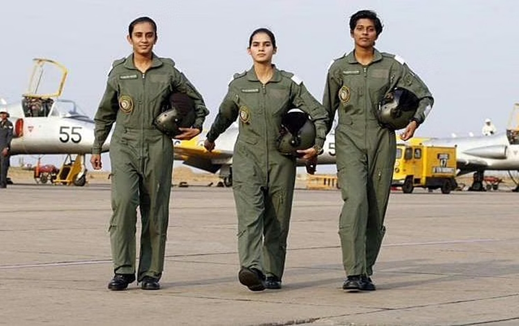 defenceministrymakesinductionofwomenfighterpilotsiniafapermanentscheme