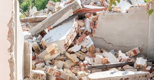 templewallcollapsesinmaharashtrassanglisixkilledand14injured