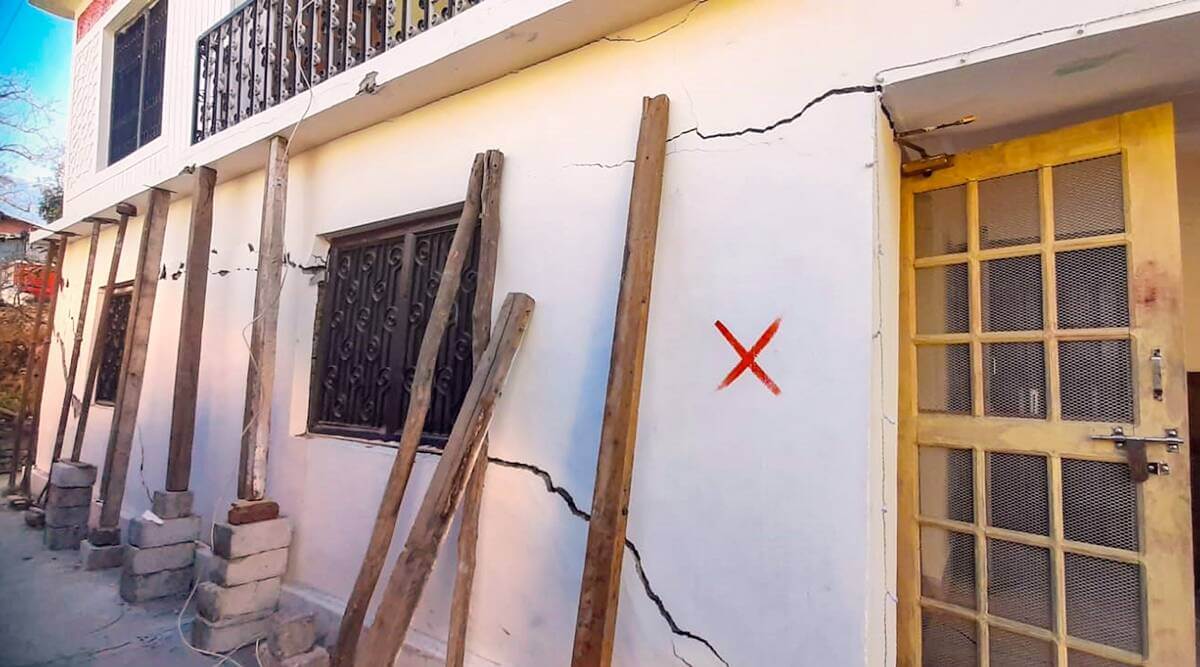 threevillagesinhimachalfacingjoshimathlikeimminentdangercracksinseveralhouses