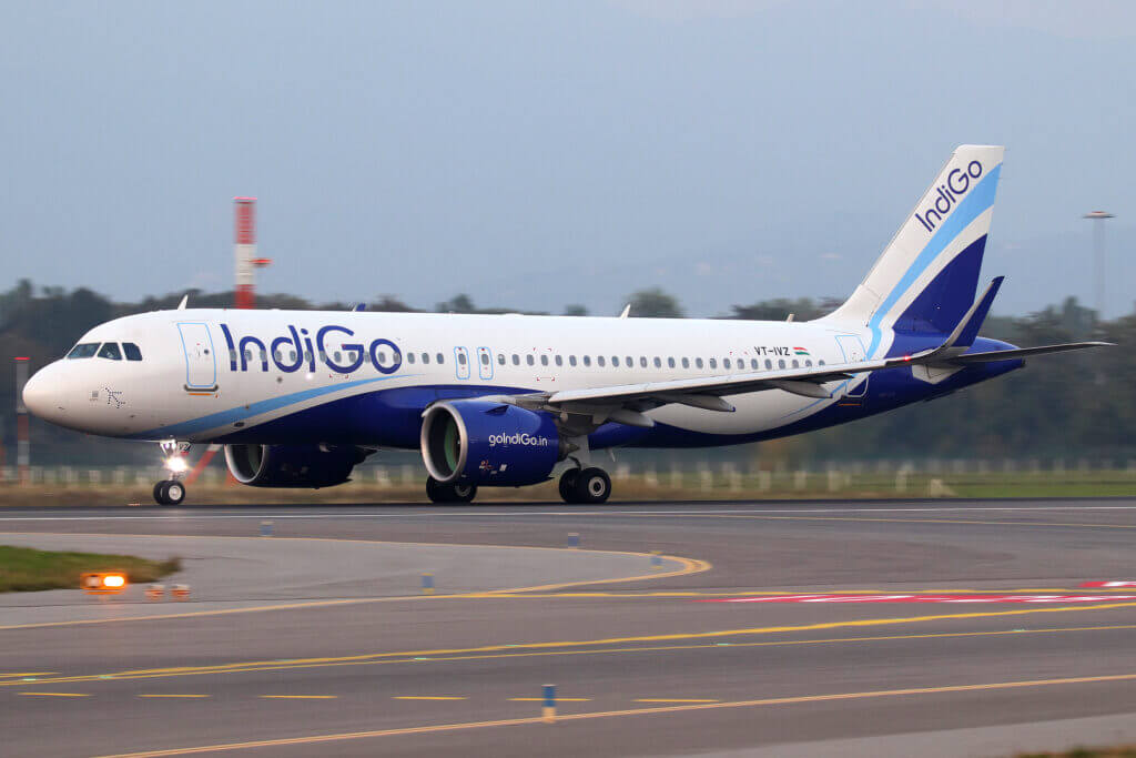 aftersmokewarningindigoflightmakesemergencylandingatkolkataairport