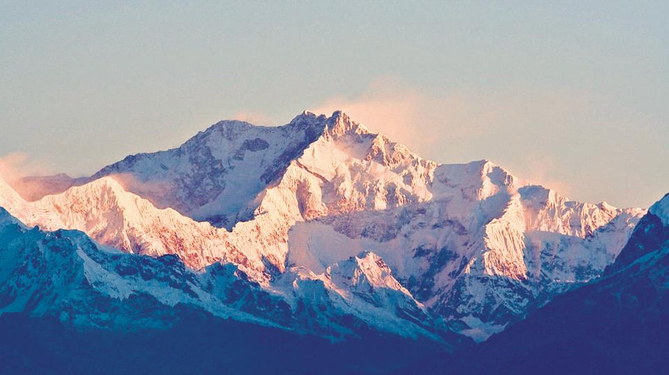 10mountaineersfrommaharashtrasummitmtkanchenjunga