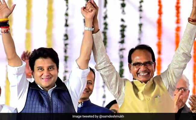 shivrajsinghchouhanwelcomescongressleaderjyotiradityascindiainbjp