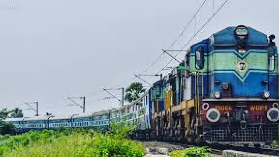 Robbery Attempt On Circar Express Foiled Near Bapatla