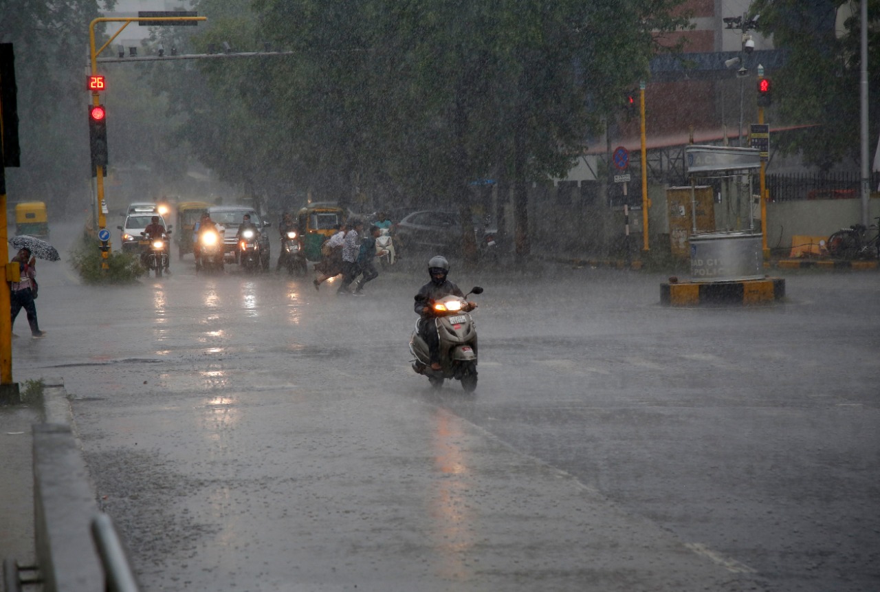 imdforecastsextremelyheavyrainfalloverentirewesterncoastgujaratregion