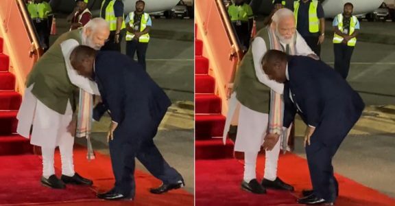 pmmodiarrivesinpapuanewguineaascounterparttoucheshisfeet