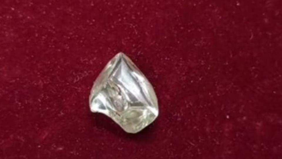 Labourer unearths 11.19-carat diamond of Rs 40 Lakh in Panna, MP