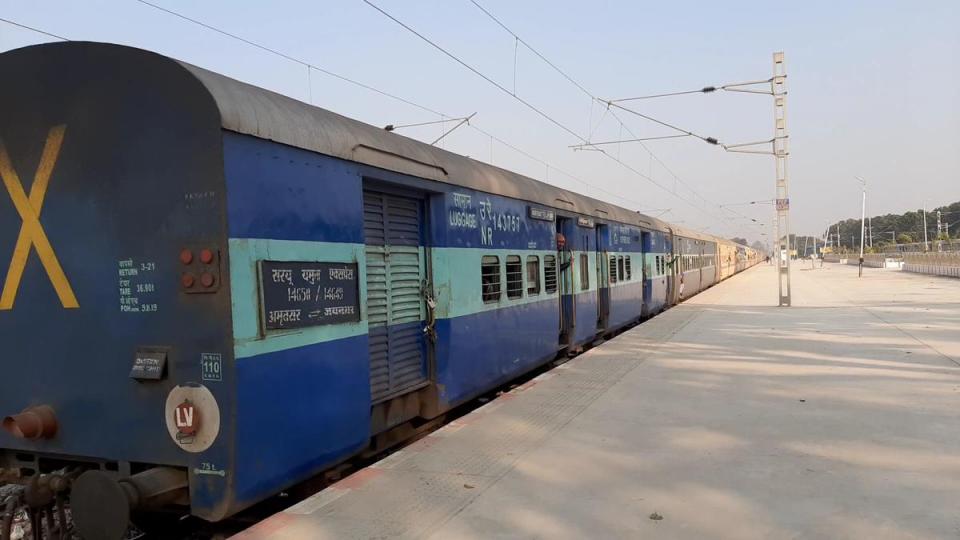 Three passengers drugged aboard Saryu Express in UP, one critical