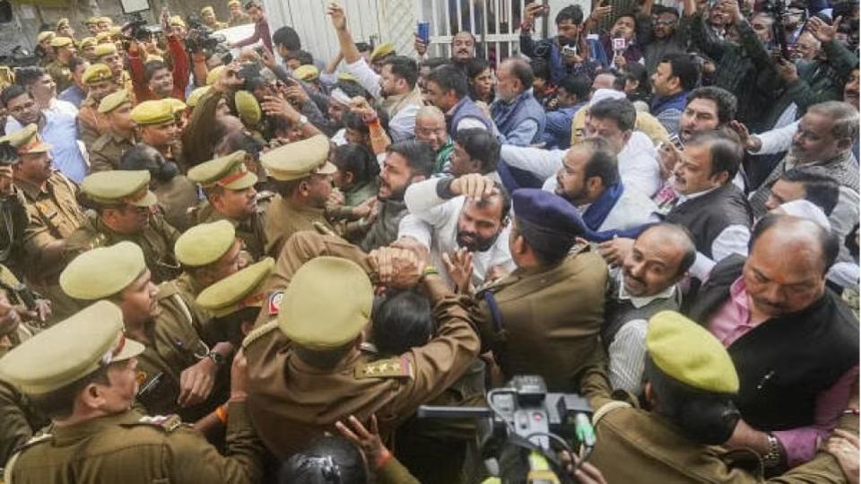 preventedfromreachingsambhalcongressworkersscufflewithpolice