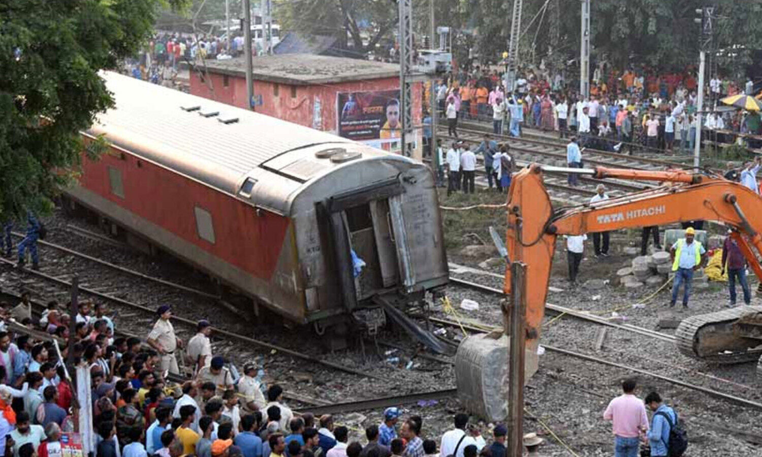railtrafficresumesonddubuxarpatnasectionafterbiharrailmishap