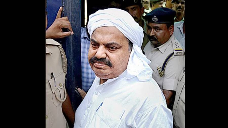 prayagrajpolicetoattachpropertiesofslaingangsteratiqahmed’swife