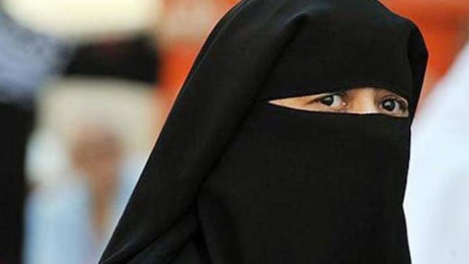 womanorderedtoremovehijabbeforetakinghindiexamintamilnadu