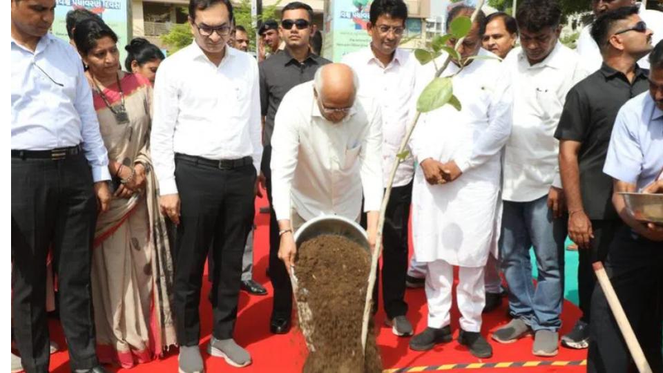 gujaratcmbhupendralaunchesmission5milliontreesmobilepollutionlabenvironmentday