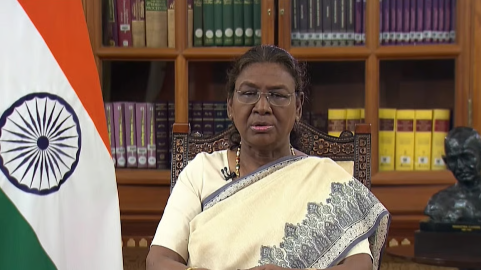 President Murmu Pays Tribute To  Armed Forces 