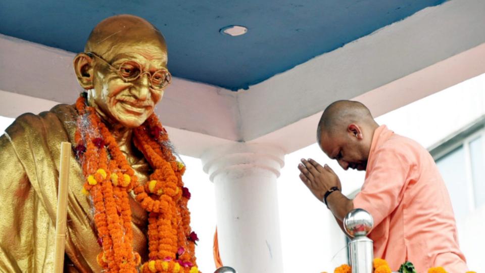 Yogi Adityanath, Nitin pay tribute to Mahatma Gandhi