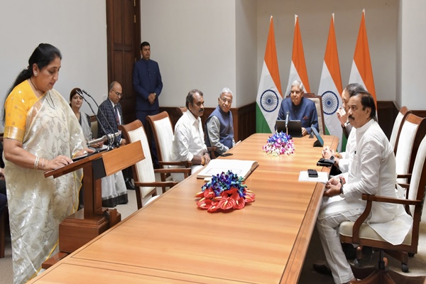 sunetraajitpawarsworninasrajyasabhamemberbyvicepresidentjagdeepdhankhar