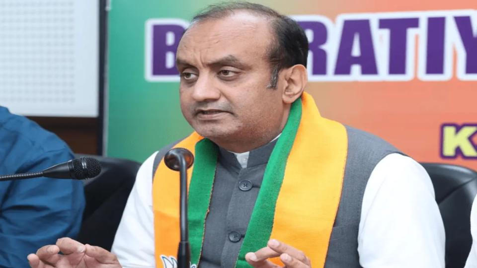 congresstopleadershipinvolvedinlandgrabsayssudhanshutrivedi
