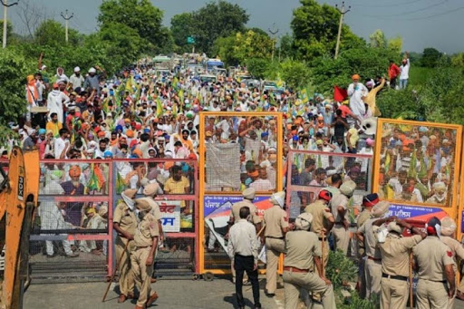 protestingfarmersviolatepreagreedconditionsforparademanypersonnelinjured:delhipolice