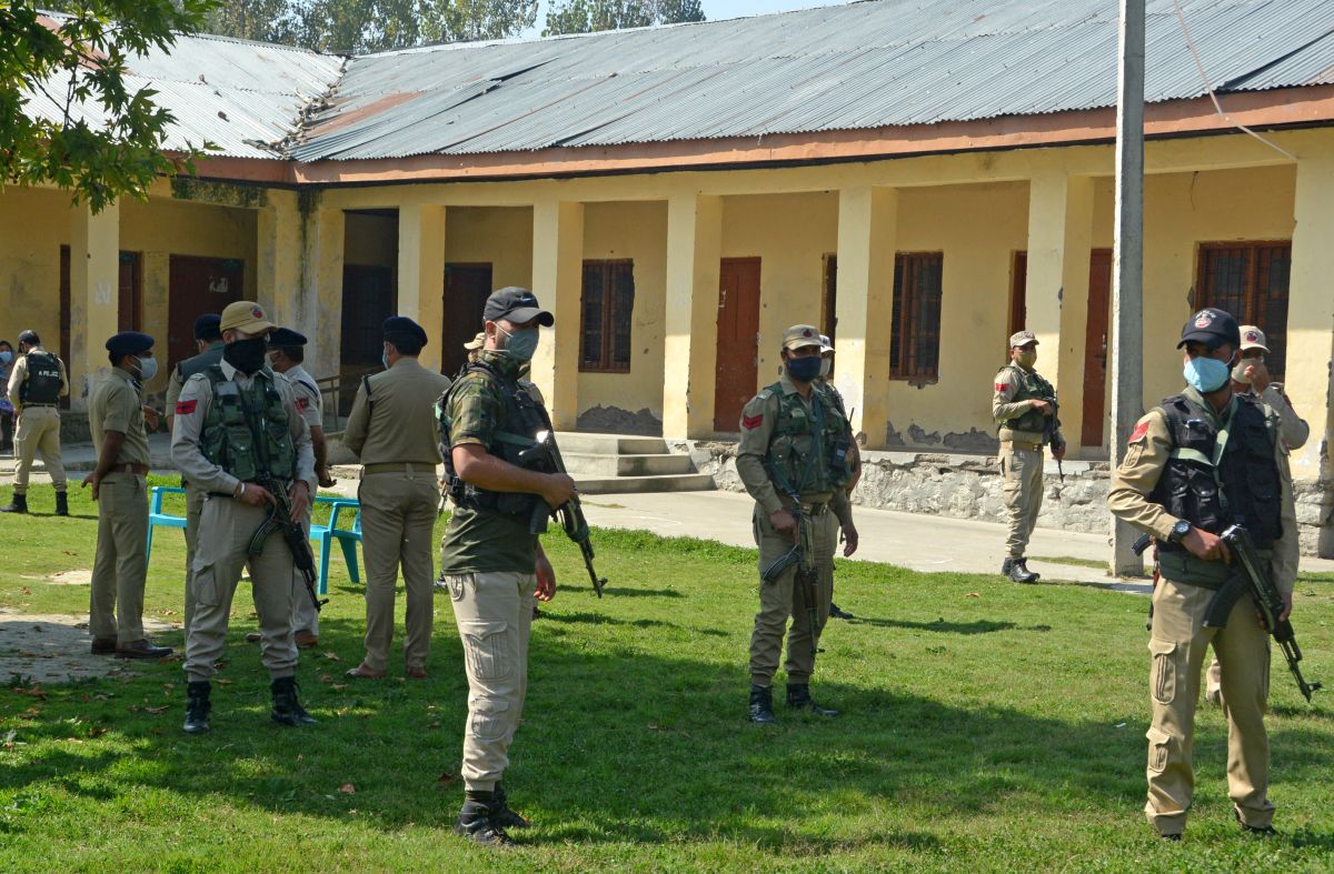 terroristsshotdeadtwoteachersinschoolinsrinagar